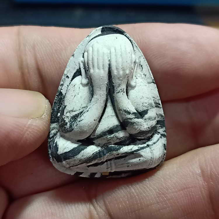 พระปิดตาปลดหนี้ ของขวัญ หลวงพ่อทอง วัดบ้านไร่ จ.นครราชสีมา ลังพิเศษ เนื้อลายเสือขาว ตะกรุดฝาบาตร