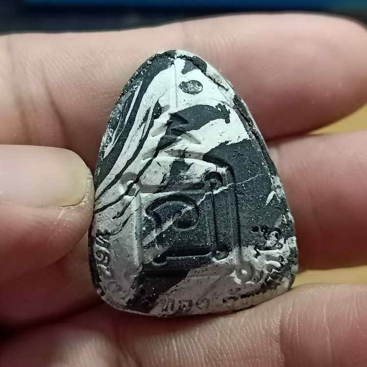 พระปิดตาปลดหนี้ ของขวัญ หลวงพ่อทอง วัดบ้านไร่ จ.นครราชสีมา ลังพิเศษ เนื้อลายเสือขาว ตะกรุดฝาบาตร