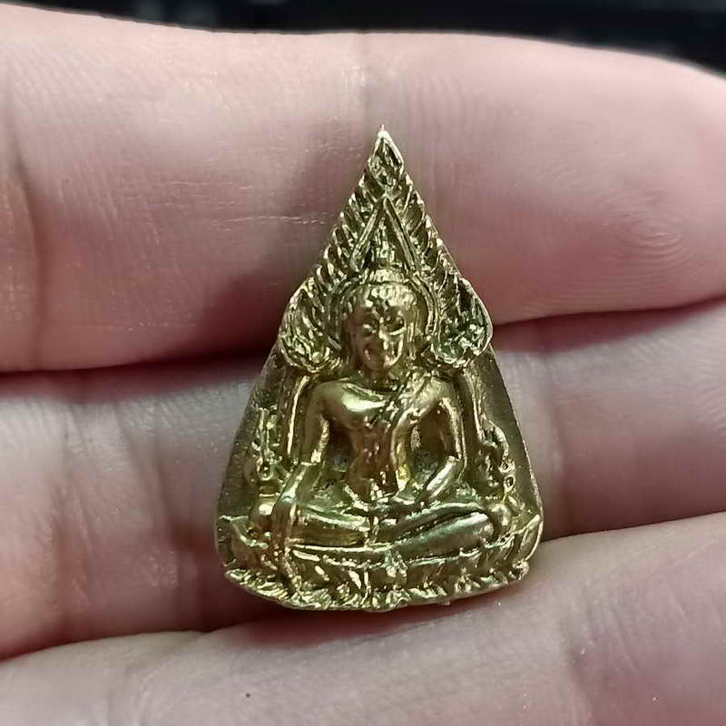 เหรียญหล่อพระพุทธชินราชใบมะยม รุ่น 49 มิตรภาพ วัดราชบูรณะ พิษณุโลก เนื้อนวโลหะ ปี49 พร้อมกล่องเดิม