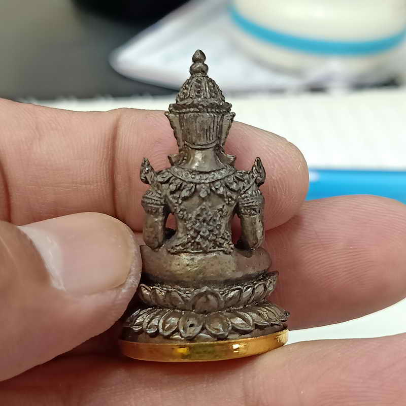 พระกริ่งมหาจักรพรรดิ์ หลวงปู่แสน อายุ 111 ปี วัดบ้านหนองจิก จ.ศรีสะเกษ ปี 2561 เนื้อสัมฤทธิ์