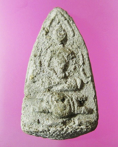 พระเนื้อผงพิมพ์กลีบบัว เนื้อหามันมากๆ ไม่ทราบที่ครับ