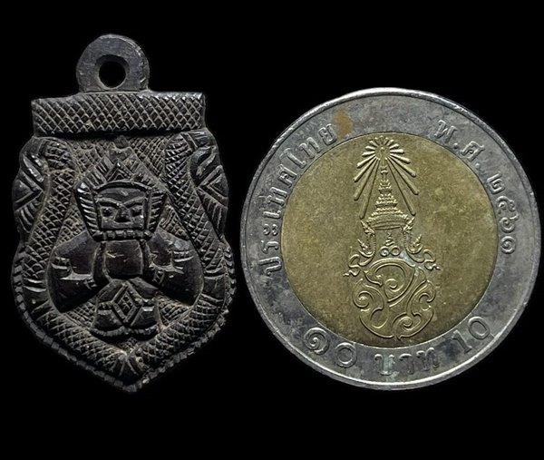 ราหู กะลาแกะ  ศิลป์วัดศรีษะทอง สวยๆๆ  ไว้หนุนดวง แก้ชง ติดตัว นำโชค ครับ