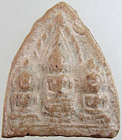 พระสามเนื้อดิน