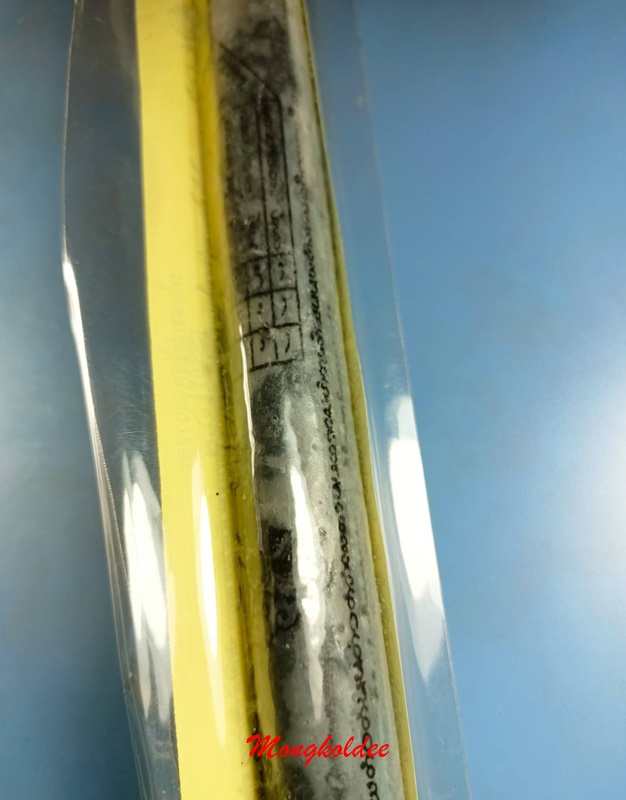 เทียนไหว้พระราหู ตำหรับล้านนา เทียนขี้ผึ้งสีดำลงอักขระยันต์ ลดเคราะห์ เสริมบารมี และโชคลาภ 