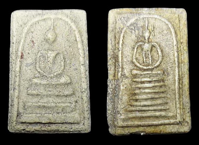 พระสมเด็จเนื้อเก่าสวย ๆ ไม่ทราบที่