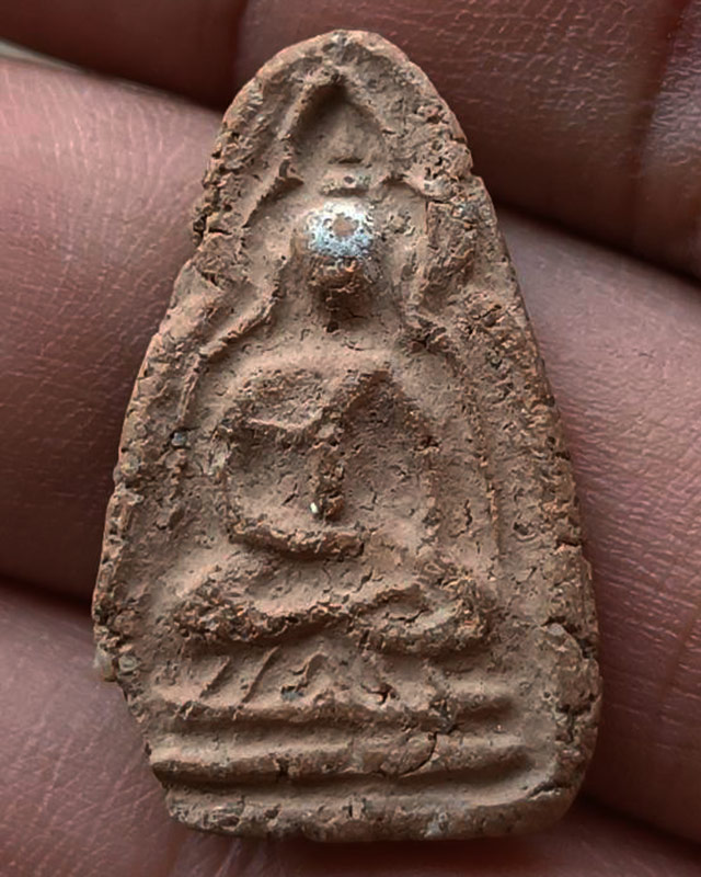 พระเนื้อดินพิมพ์สดุ้งกลับ สูง 3 ซ.ม.เศษ พระบ้านเก่าเก็บหลายสิบปี