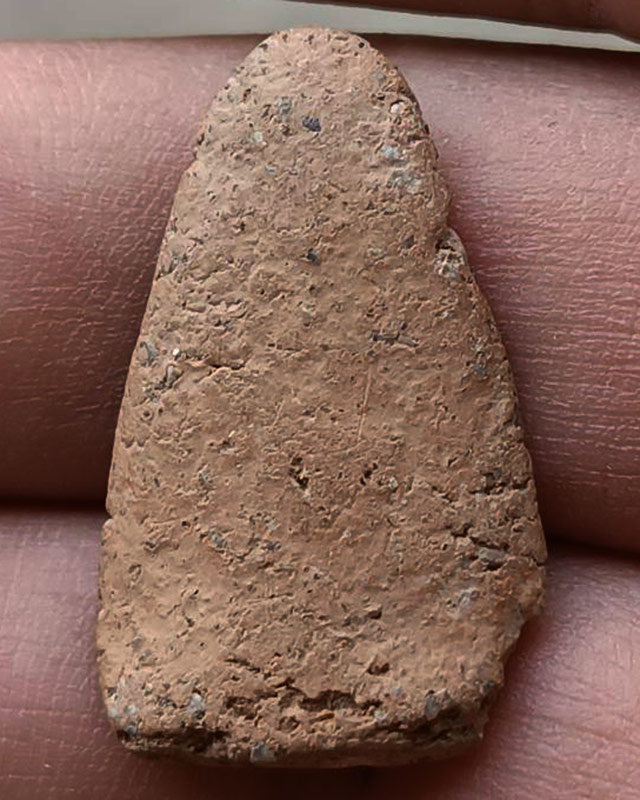 พระเนื้อดินพิมพ์สดุ้งกลับ สูง 3 ซ.ม.เศษ พระบ้านเก่าเก็บหลายสิบปี