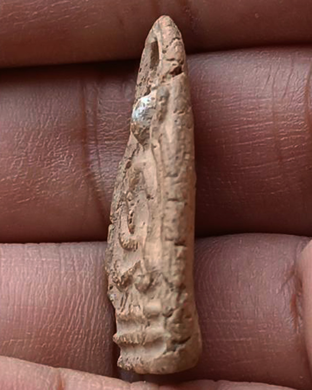 พระเนื้อดินพิมพ์สดุ้งกลับ สูง 3 ซ.ม.เศษ พระบ้านเก่าเก็บหลายสิบปี