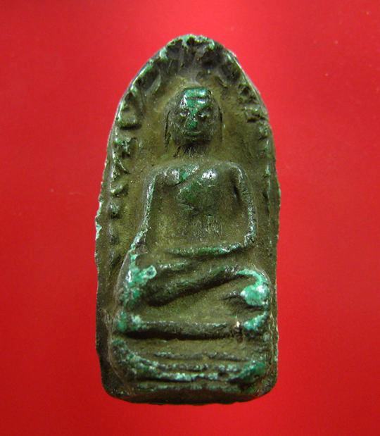 พระเนื้อดิน เนื้อหามวลสารดี สวยไม่ทราบที่ครับ