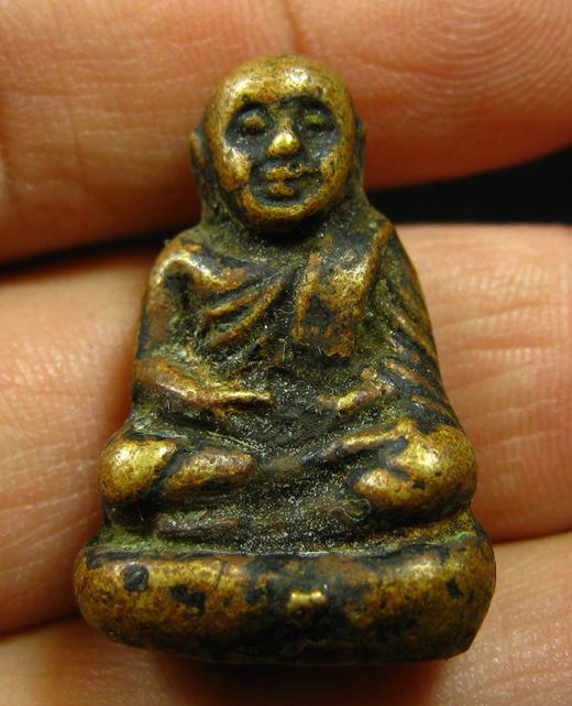 พระพิมพ์หลวงพ่อเงิน เนื้อสวย ไม่ทราบที่ครับ