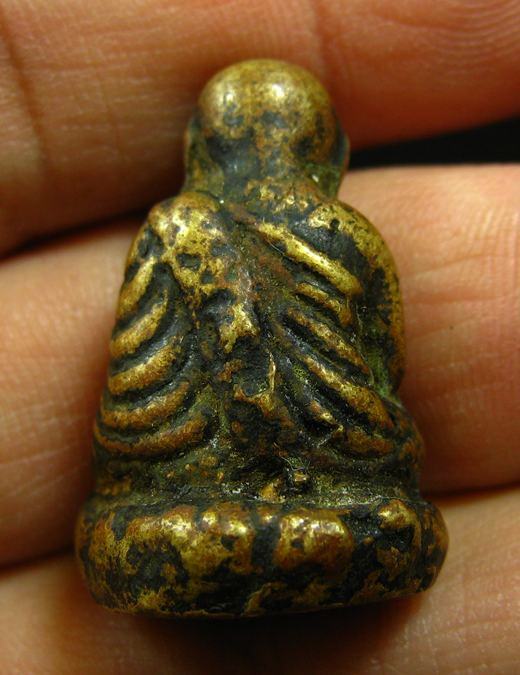 พระพิมพ์หลวงพ่อเงิน เนื้อสวย ไม่ทราบที่ครับ