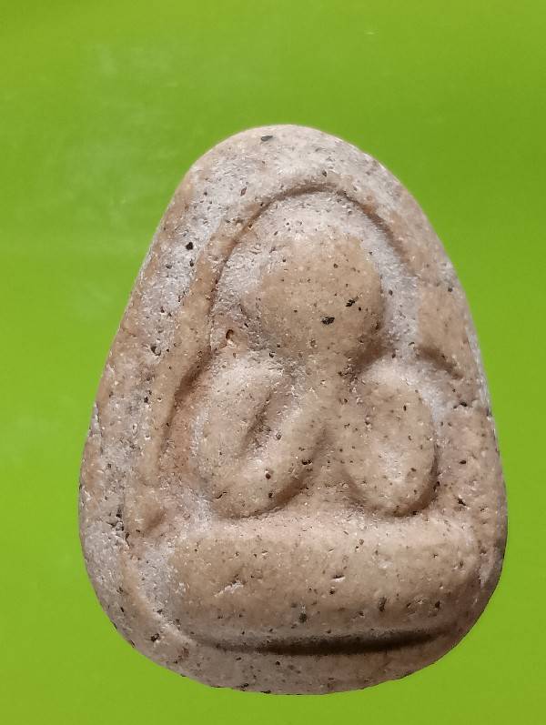 พระปิดตา เนื้อผง 