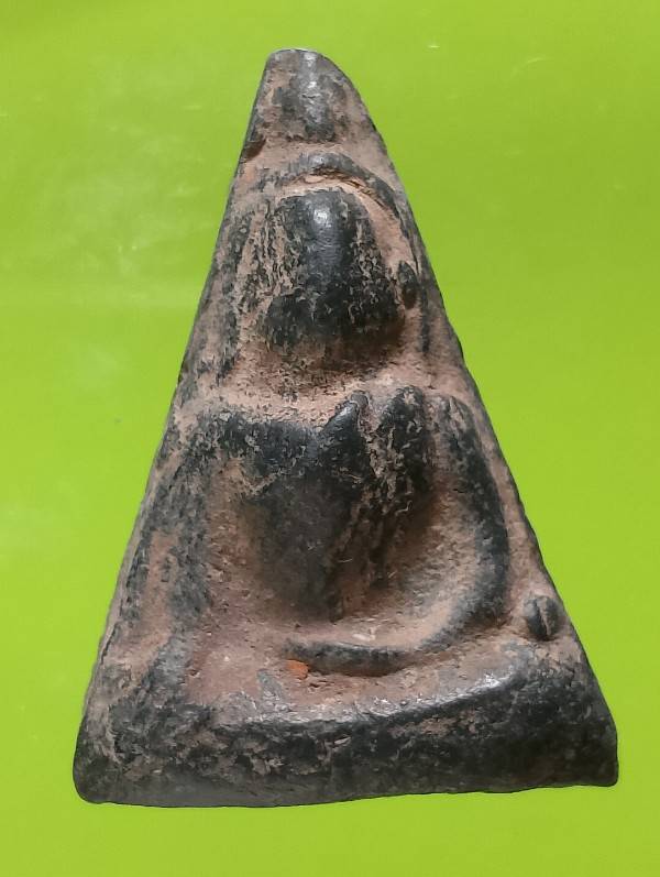 พระนางพญา เนื้อดำ เก่า 