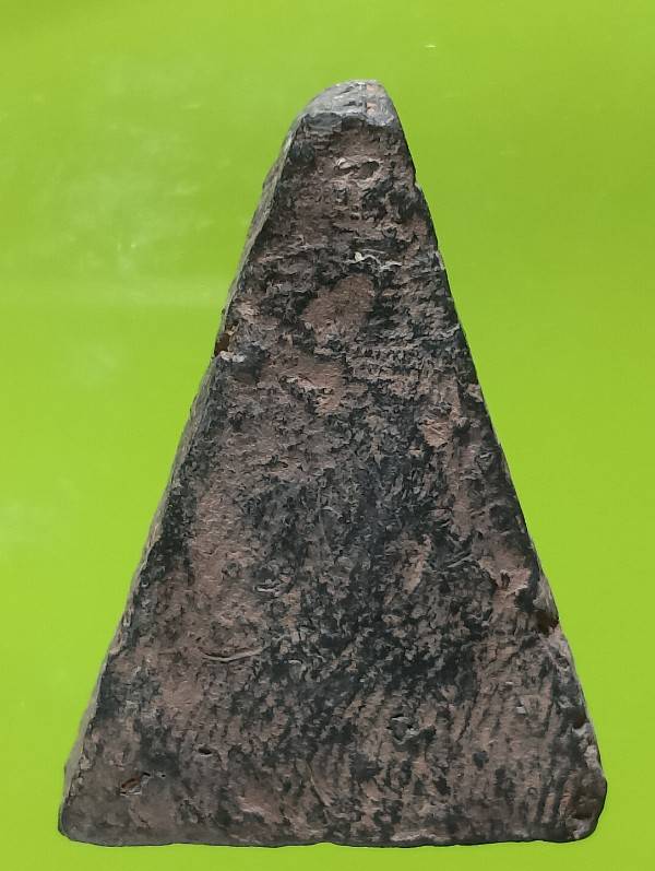 พระนางพญา เนื้อดำ เก่า 