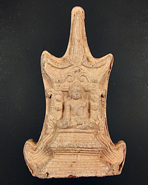 พระเนื้อดินเผาหลังยันต์สวยไม่ทราบที่ครับ