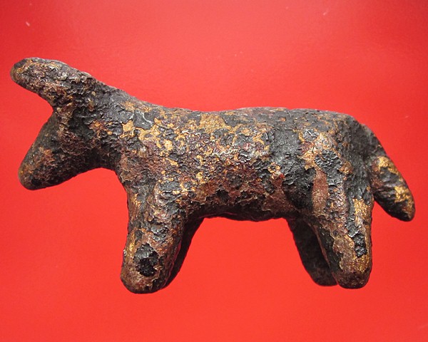 วัวธนูหลวงพ่อน้อย วัดศรีษะทอง นครปฐม ยุคปลาย ครั่งพุดซา ยาว4ซ.ม.