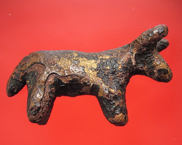 วัวธนูหลวงพ่อน้อย วัดศรีษะทอง นครปฐม ยุคปลาย ครั่งพุดซา ยาว4ซ.ม.