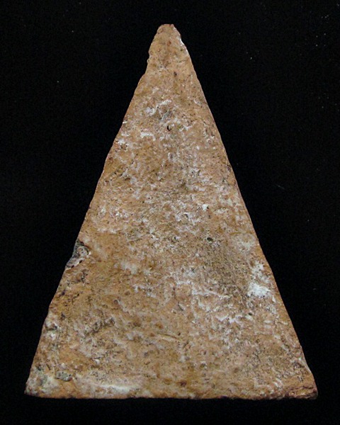 พระเนื้อดินพิมพ์สามเหลี่ยมไม่ทราบที่ครับ