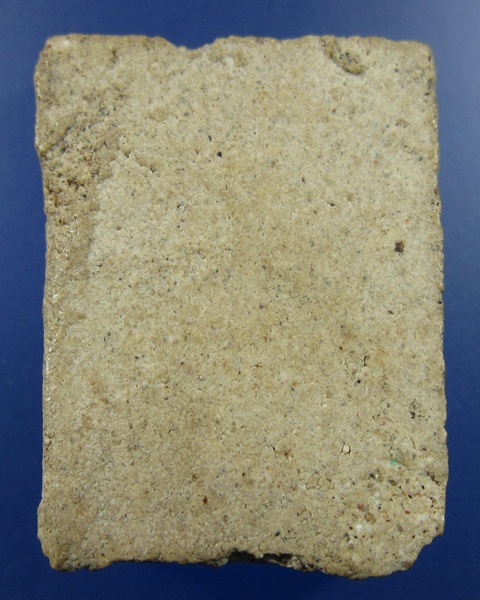 พระเนื้อผงน้ำมันพิมพ์นั่งบัวไม่ทราบที่ครับ