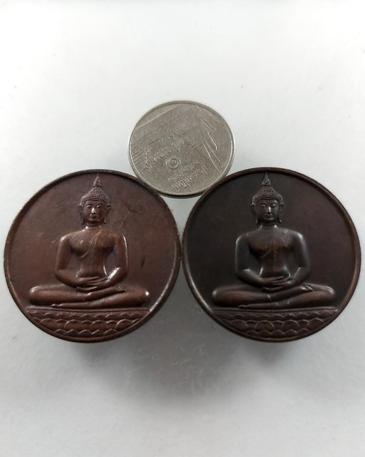 " เหรียญพระพุทธสิหิงค์ ฉลอง 700 ปี ลายสือไทย หลังภปร. ปี 2526 ลพ.แช่ม,ลพ.จรัญ,ลพ.เกษม ปลุกเสก พิธีให