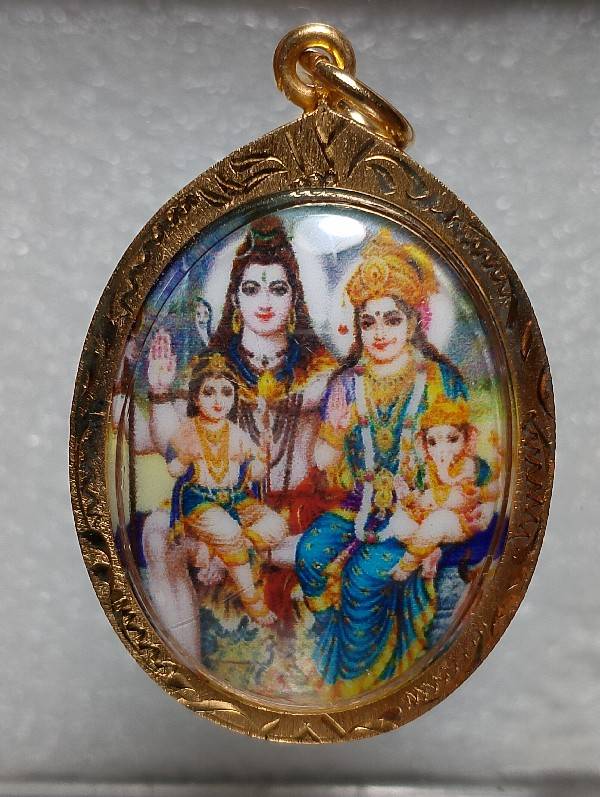 ล๊อกเก๊ตเทพ  3 ชิ้น  เลี่ยมไมค่อน 