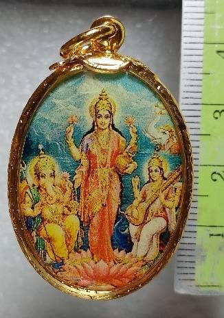 ล๊อกเก๊ตเทพ  3 ชิ้น  เลี่ยมไมค่อน 