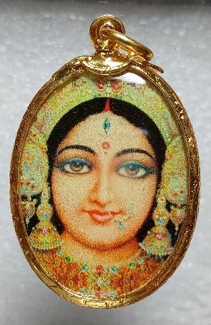 ล๊อกเก๊ตเทพ  3 ชิ้น  เลี่ยมไมค่อน 