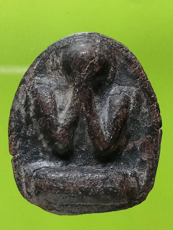 พระปิดตาเนื้อผง 