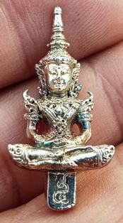 พระยอดธงมหาจักรพรรดิ เสาร์ห้า ปลุกเสกวัดท่าซุง กะไหล่เงิน รุ่นรวยมากมาย  