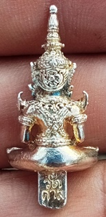พระยอดธงมหาจักรพรรดิ เสาร์ห้า ปลุกเสกวัดท่าซุง กะไหล่เงิน รุ่นรวยมากมาย  