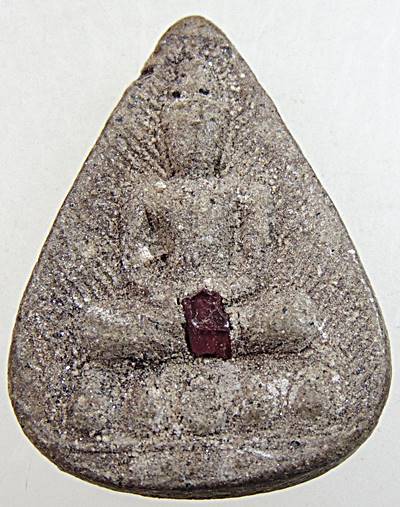 พระกลีบบัวเนื้อผงฝังพลอย