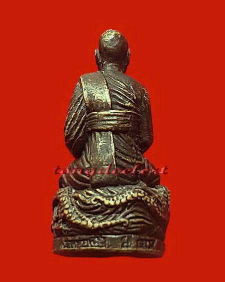 รูปหล่อหลวงพ่ออุตตมะขี่มังกรกายสิทธิ์ รุ่น 1 ออกวัดดอนงิ้ว จ.กาญจนบุรี ใต้ฐานอุดกริ่ง สวยมากค่ะ