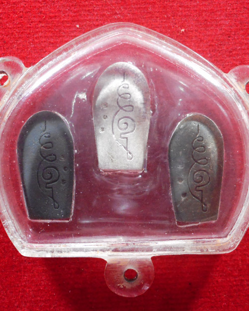 พระปรกใบมะขาม รุ่นแรก หลวงปู่บุญจันทร์ กมโล วัดป่าสันติกาวาส จังหวัดอุดรธานี