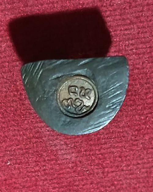 รูปหล่อรุ่นแรกหลวงปู่อ่อน ญาณสิริ เนื้อนวโลหะ วัดป่านิโครธาราม จังหวัดอุดรธานี ปี 2517