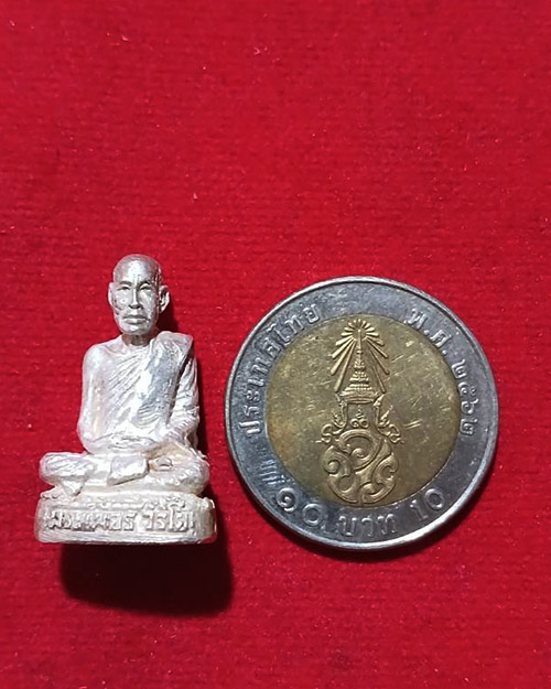 รูปหล่อโบราณรุ่นแรกหลวงปู่เพียร วิริโย เนื้อเงิน วัดป่าหนองกอง จังหวัดอุดรธานี