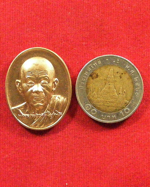   เหรียญหลวงพ่อคูณ คิงส์ยนต์ สร้างถวาย อายุครบ 7 รอบ 84 ปี 2550 สวยครับ