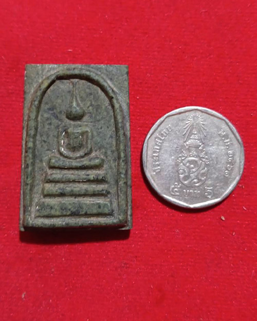 พระหินแม่น้ำโขง พระอาจารย์นิพนธ์ ออกวัดป่าศาลาน้อย จังหวัดเลยเป็นหินจากหลวงปู่ฟักครับ