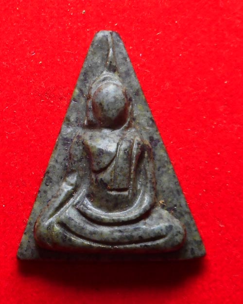  พระนางพญาหินแม่น้ำโขงแกะพระอาจารย์จันมี อนาลโย วัดป่าแก้งใหม่ จังหวัดหนองคาย