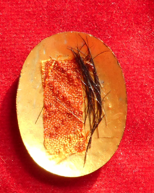  ล็อกเก็ตรูปไข่ครึ่งองค์ หลวงตาวสันต์ วัดป่าหนองหัวหมู จังหวัดอุดรธานี