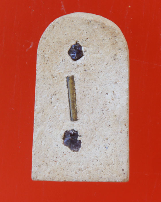 พระผงสีวลี หลังฝังพลอยและตะกรุด สวยๆ ไม่ทราบที่