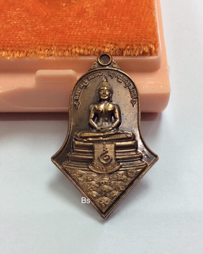 เหรียญหลวงพ่อโสธร หลังท้าวเวสสุวรรณ รุ่นสยบไพรีพินาศ หลวงพ่ออิฏฐ์ วัดจุฬามณี เนื้อนวะ พิมพ์เล็ก no.5