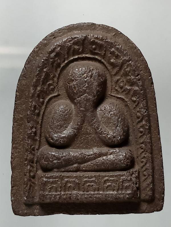 พระปิดตาหลังยันต์ เนื้อผงว่าน