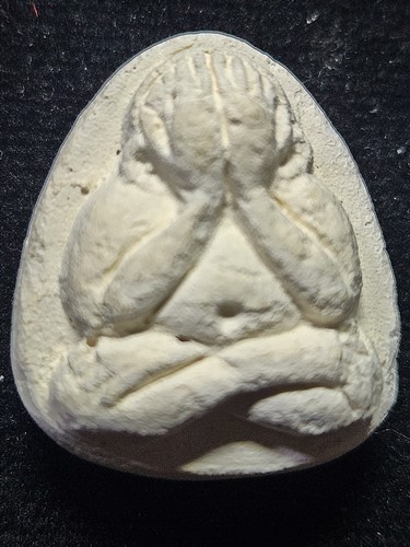 วัดประสาทบุญญาวาส กทม พระปิดตา หลัง ยันต์มิ เนื้อขาว  ปี2506 พระพิธีใหญ่