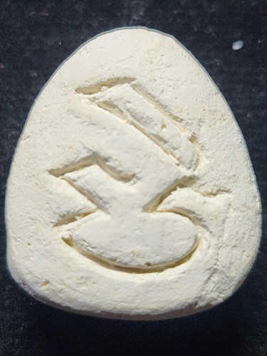 วัดประสาทบุญญาวาส กทม พระปิดตา หลัง ยันต์มิ เนื้อขาว  ปี2506 พระพิธีใหญ่