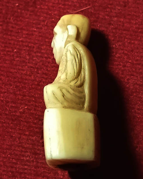 รูปหล่อฐานสูง  หลวงปู่มั่น ทัตโต วัดป่าโนนเจริญ อ.นาจะหลวย จ.อุบลราชธานี 