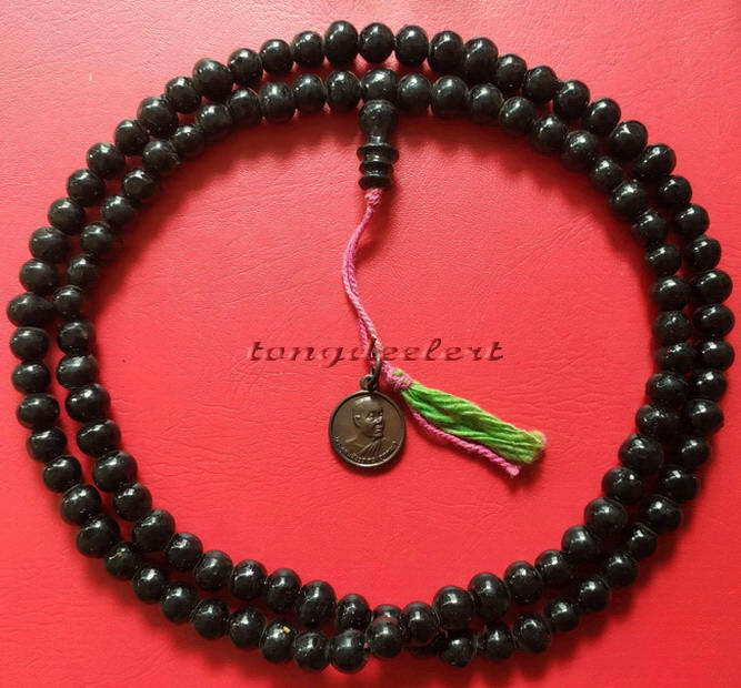 ประคำผงว่านเกสร108 รุ่นแรก หลวงพ่ออุตตมะ วัดวังก์วิเวการาม จ.กาญจนบุรี มีเหรียญห้อยปลายประคำด้วยค่ะ