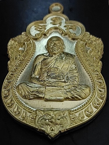 หลวงปู่เฮง วัดบ้านด่านช่องจอม เนื้อปลอกลูกปืน จ.สุริทร์