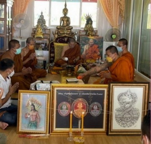 เหรียญพ่อปู่ศรีสุทโธ ๒๕๖๕..เนื้อทองทิพย์ลงยาแดง / ลป.มหาศิลา, ลพ.เหิน, ลพ.สุริยันต์ เสก / ส่ง ems