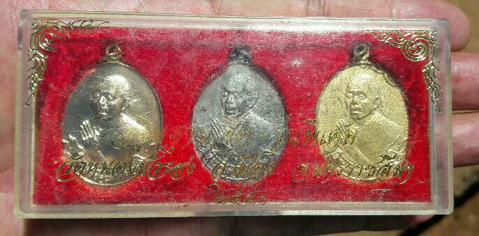 หลวงพ่อคูณ ปริสุทโธ รุ่นอธิษฐานจิต รุ่นพิเศษ วัดหนองบัวรอง นครราชสีมา พร้อมกล่องเดิม เคาะเดียว