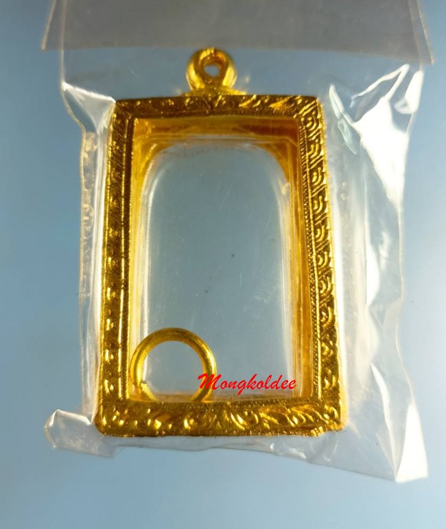 กรอบพระสมเด็จ เนื้อโลหะชุบไมรคอนสีทองหนา คุณภาพดี มีน้ำหนัก No.012